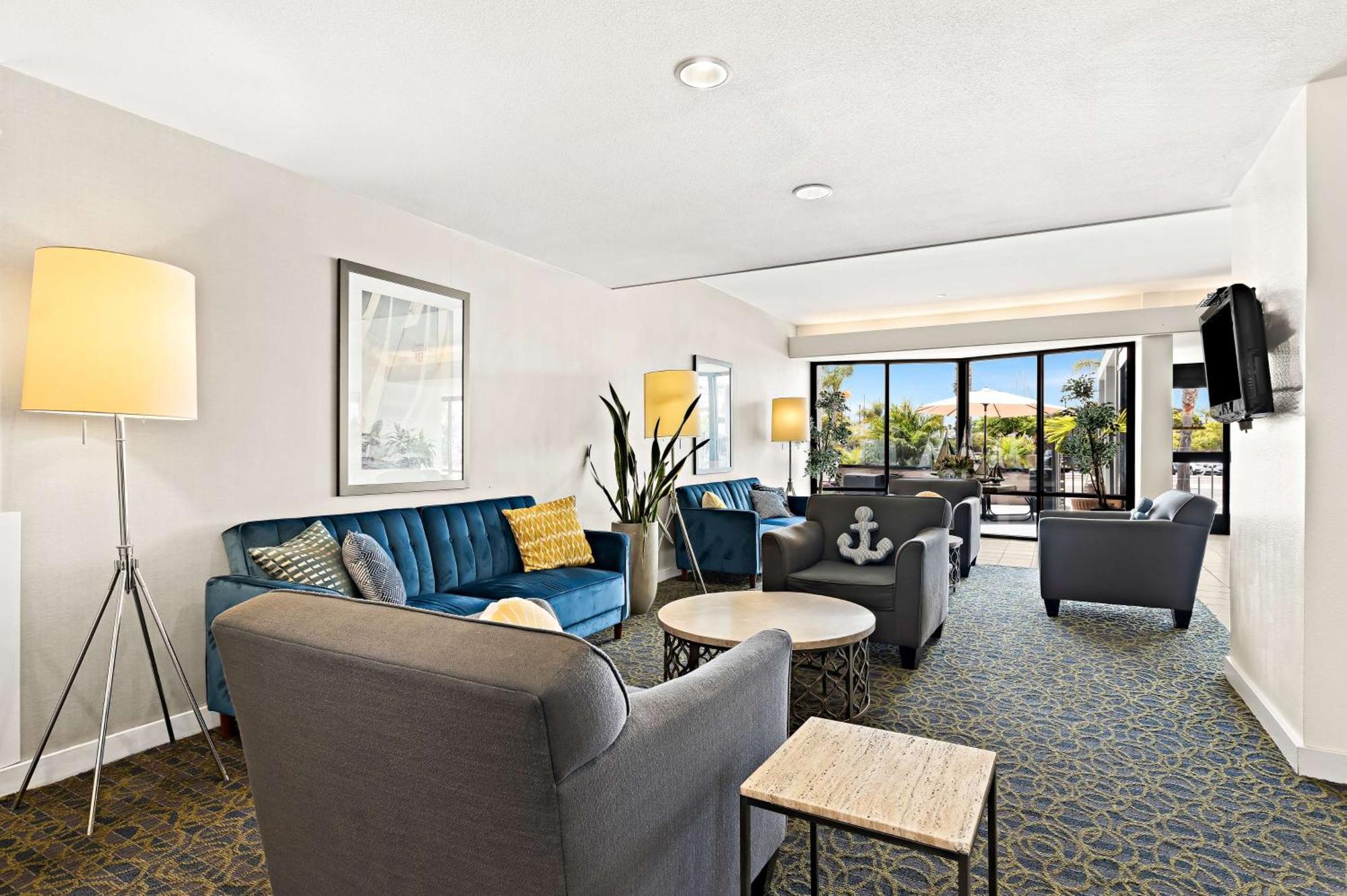 Hotel Western Yacht Harbor 3*